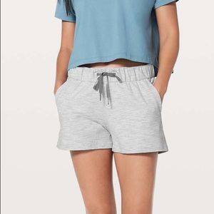 Lululemon On the Fly Shorts Heathered Gray/White NWT